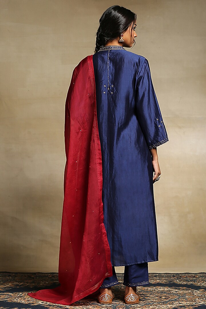 Deep Blue Embroidered Kurta Set by Weaverstory at Pernia's Pop Up Shop
