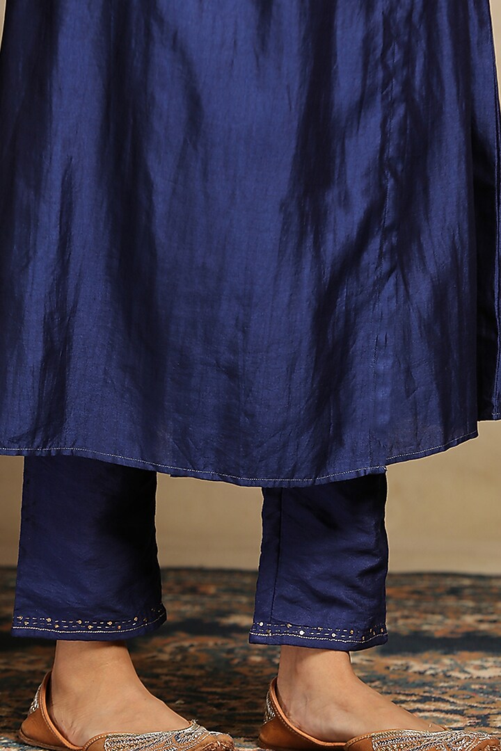 Deep Blue Embroidered Kurta Set by Weaverstory at Pernia's Pop Up Shop