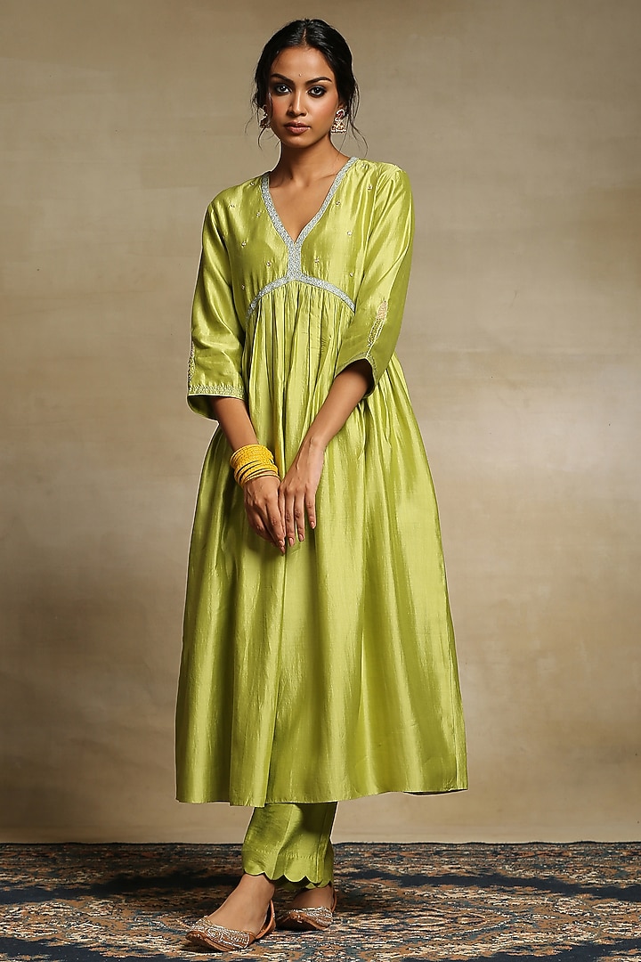 Lime Green Chanderi Kurta Set by Weaverstory at Pernia's Pop Up Shop