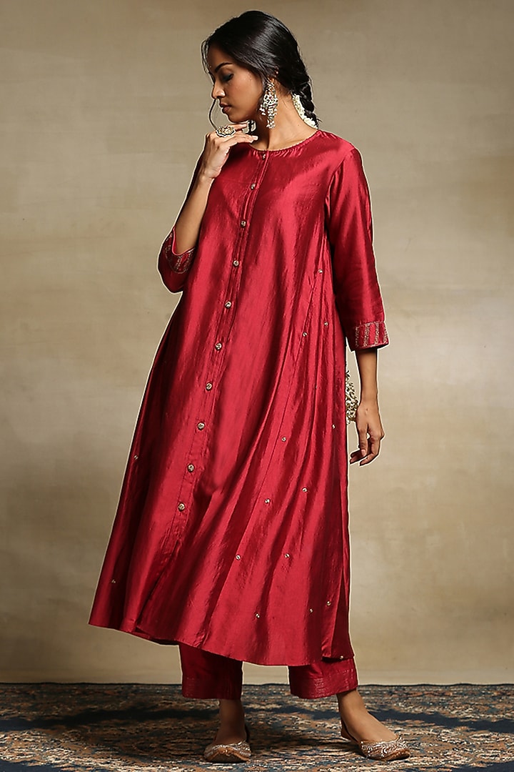 Deep Red Embroidered Kurta Set by Weaverstory at Pernia's Pop Up Shop