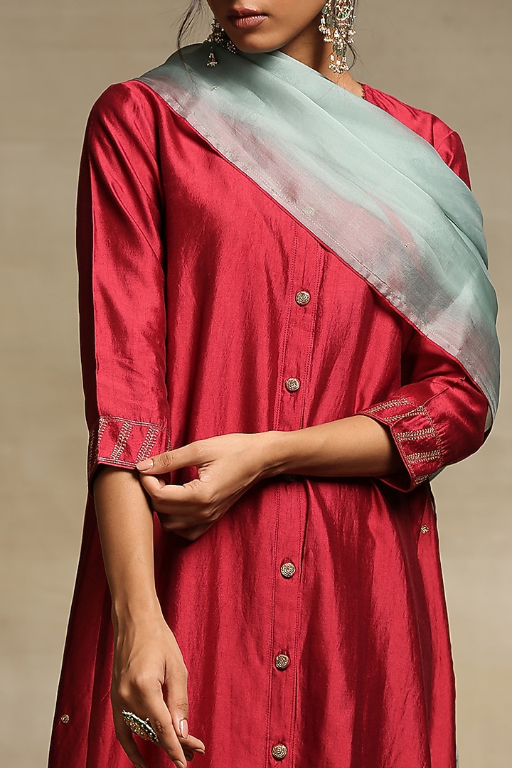 Deep Red Embroidered Kurta Set by Weaverstory at Pernia's Pop Up Shop
