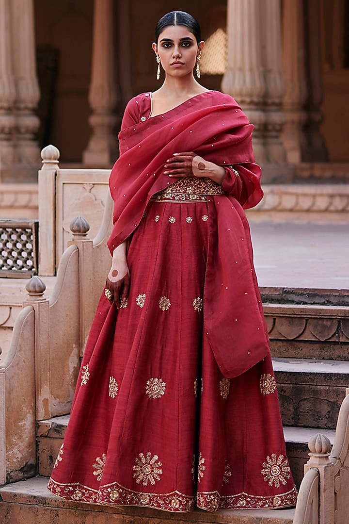 Vermillion Red Raw Silk Zardosi Kalidar Wedding Lehenga Set by Weaverstory at Pernia's Pop Up Shop