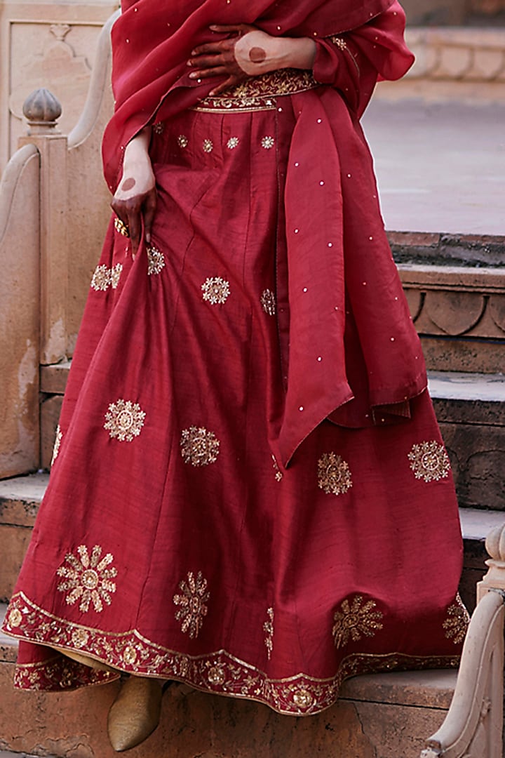 Vermillion Red Raw Silk Zardosi Kalidar Wedding Lehenga Set by Weaverstory at Pernia's Pop Up Shop
