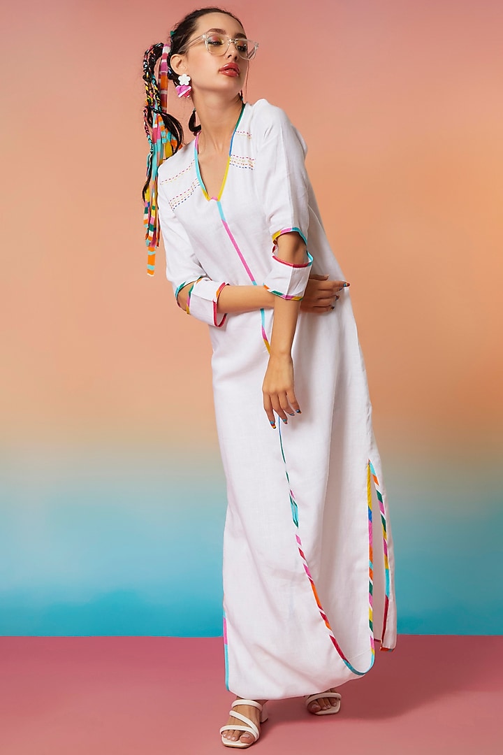 White Linen Cut-Out Cuff Kurta by Wendell Rodricks at Pernia's Pop Up Shop