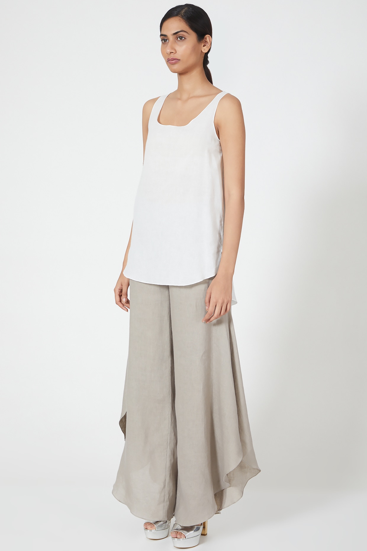 The playful palazzo pants. Natural linen - emmy design