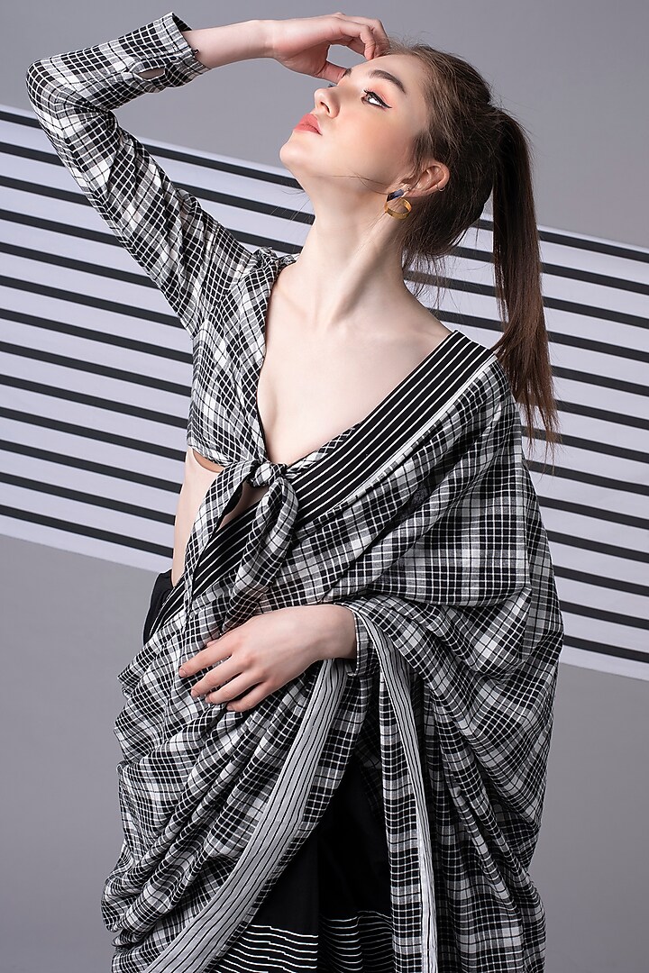Black Checkered Festive Saree Set by Wendell Rodricks at Pernia's Pop Up Shop