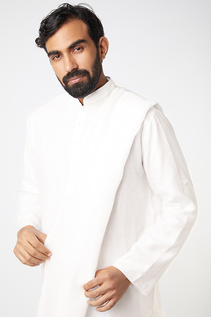 White Long Kurta With Drape by Wendell Rodricks Men at Pernia's Pop Up Shop