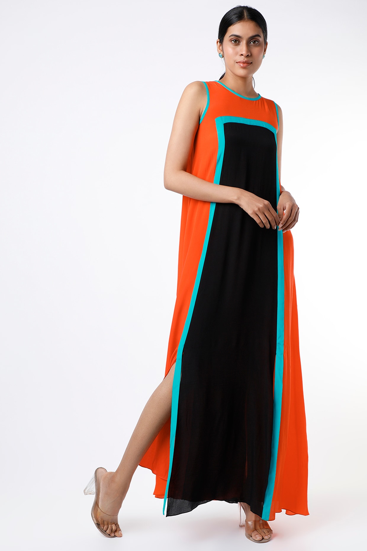 DESIGNER BLACK COLOR GOWN at Rs.1099/Piece in surat offer by yct shopping