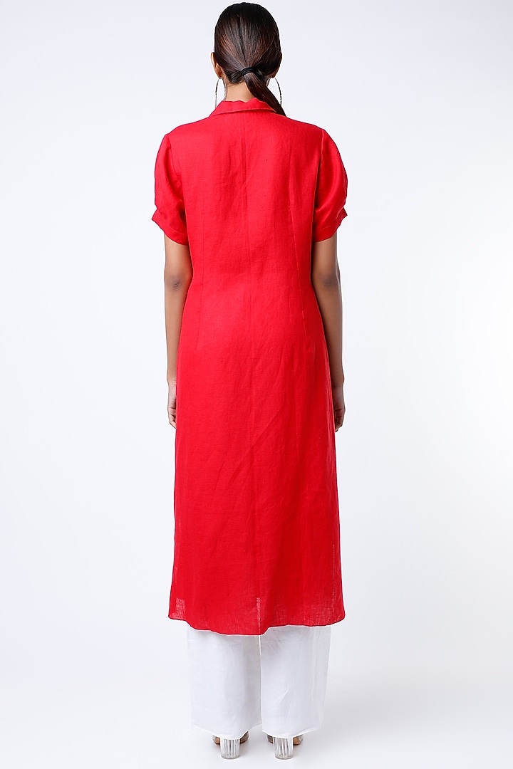 Red Linen Kurta by Wendell Rodricks at Pernia's Pop Up Shop