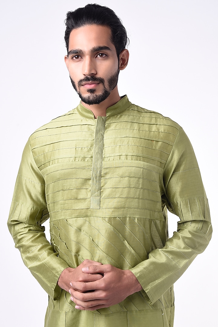 Mehendi Green Cotton Silk Pintuck Embroidered Kurta by Wendell Rodricks Men at Pernia's Pop Up Shop