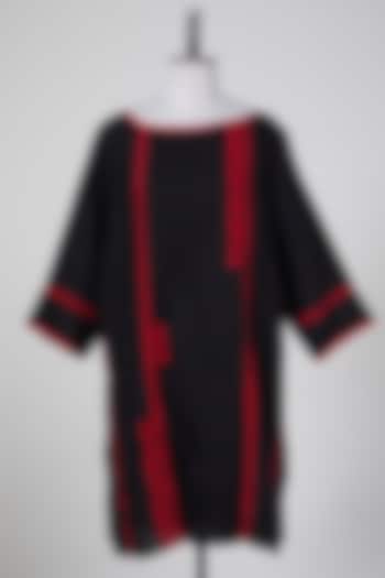 Black & Red Linen Tunic by Wendell Rodricks