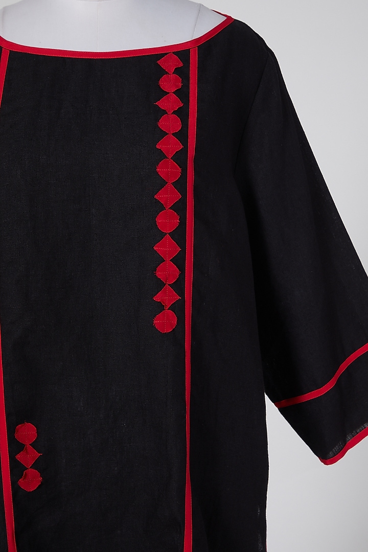 Black & Red Linen Tunic by Wendell Rodricks at Pernia's Pop Up Shop