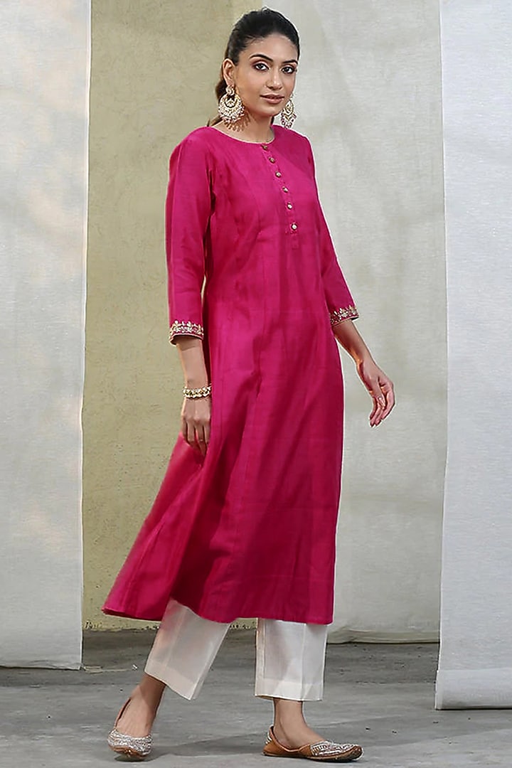 Pink Embroidered Handloom Kurta Set by Weaverstory at Pernia's Pop Up Shop