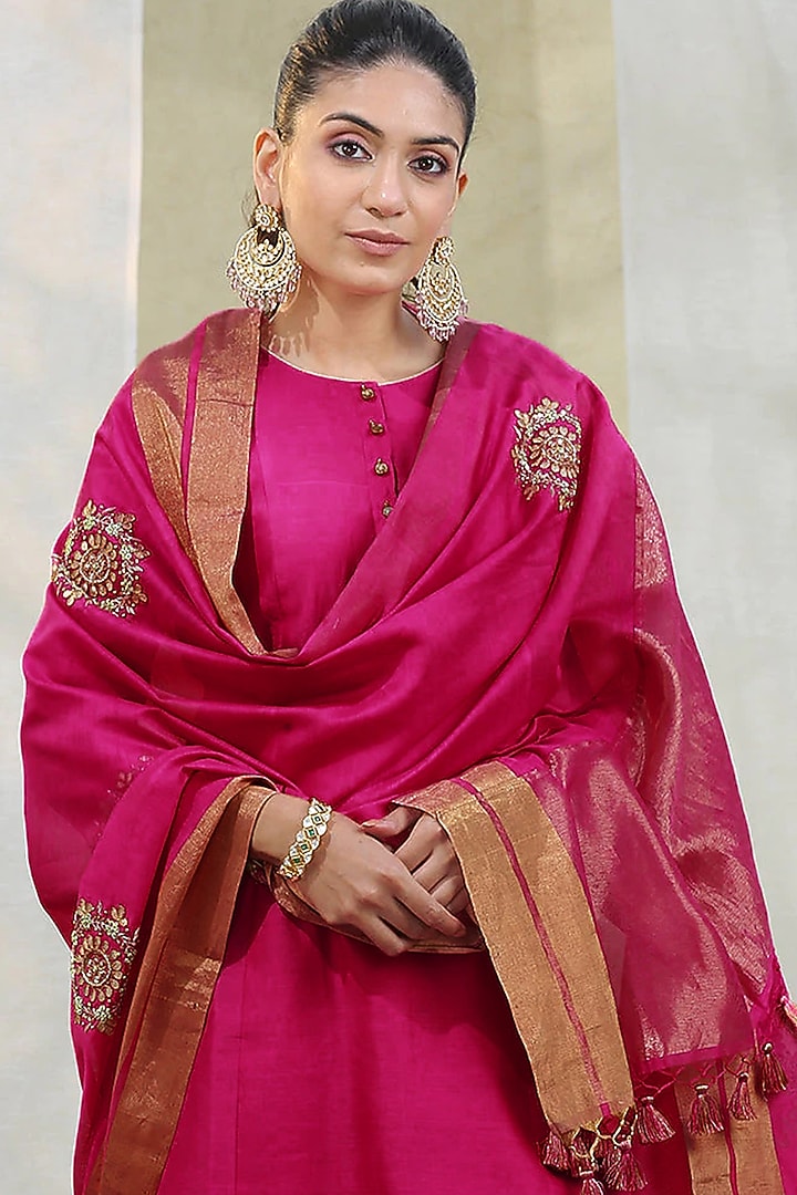 Pink Embroidered Handloom Kurta Set by Weaverstory at Pernia's Pop Up Shop
