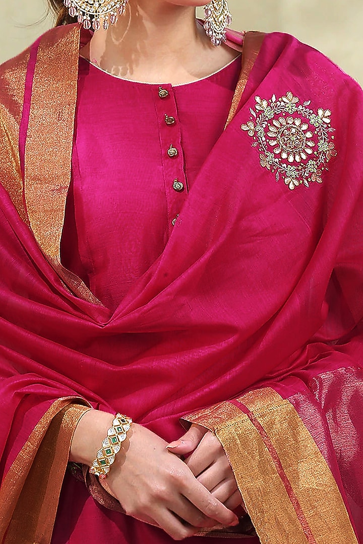 Pink Embroidered Handloom Kurta Set by Weaverstory at Pernia's Pop Up Shop