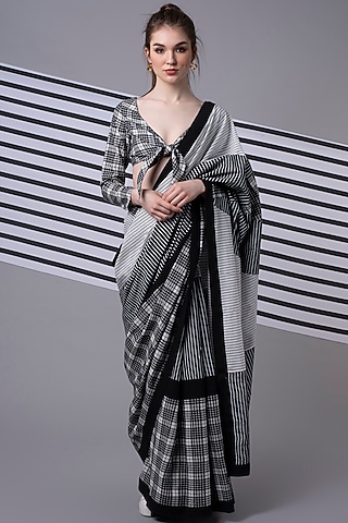 Black & White Handloom Cotton Stripe Printed Saree Set by Wendell Rodricks