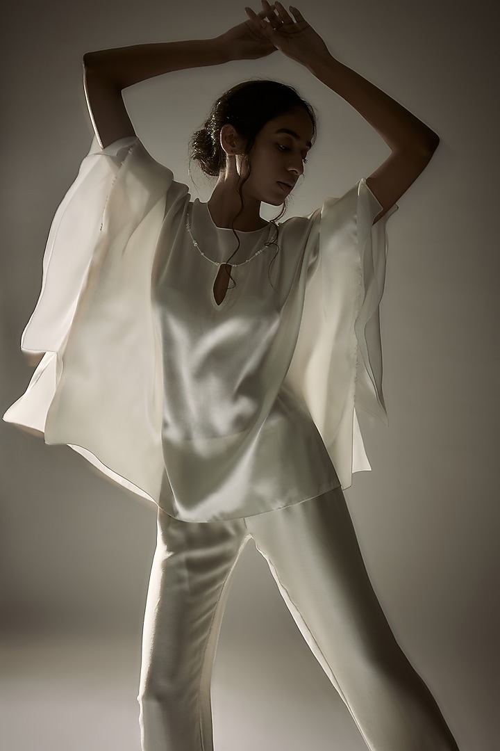 Off-White Silk Satin Oversize Kaftan Set by Wendell Rodricks at Pernia's Pop Up Shop