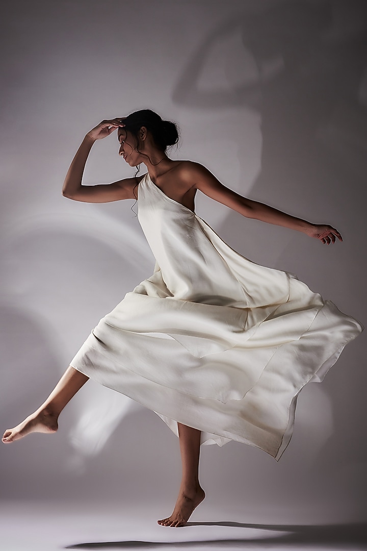 Off White One Shoulder Party Wear Gown by Wendell Rodricks at Pernia's Pop Up Shop
