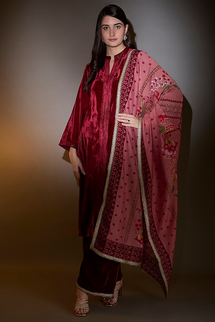 Maroon Viscose Velvet Zari Embroidered Kurta Set by The House of Ta-Ya at Pernia's Pop Up Shop