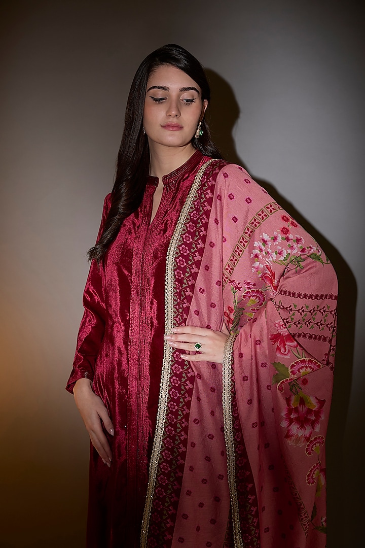 Maroon Viscose Velvet Zari Embroidered Kurta Set by The House of Ta-Ya at Pernia's Pop Up Shop