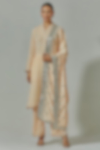 Peach Velvet Embellished Kurta Set by The House of Ta-Ya at Pernia's Pop Up Shop