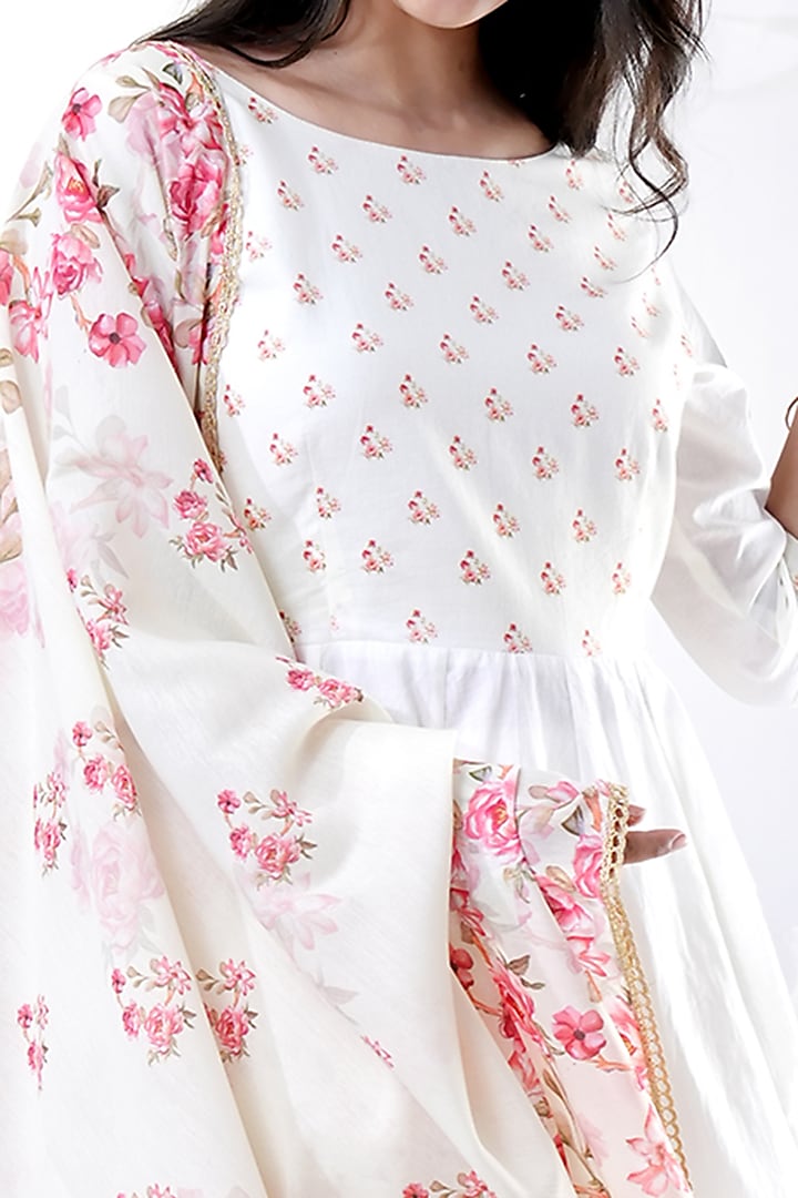 Off-White Cotton Kurta Set by The House of Ta-Ya at Pernia's Pop Up Shop