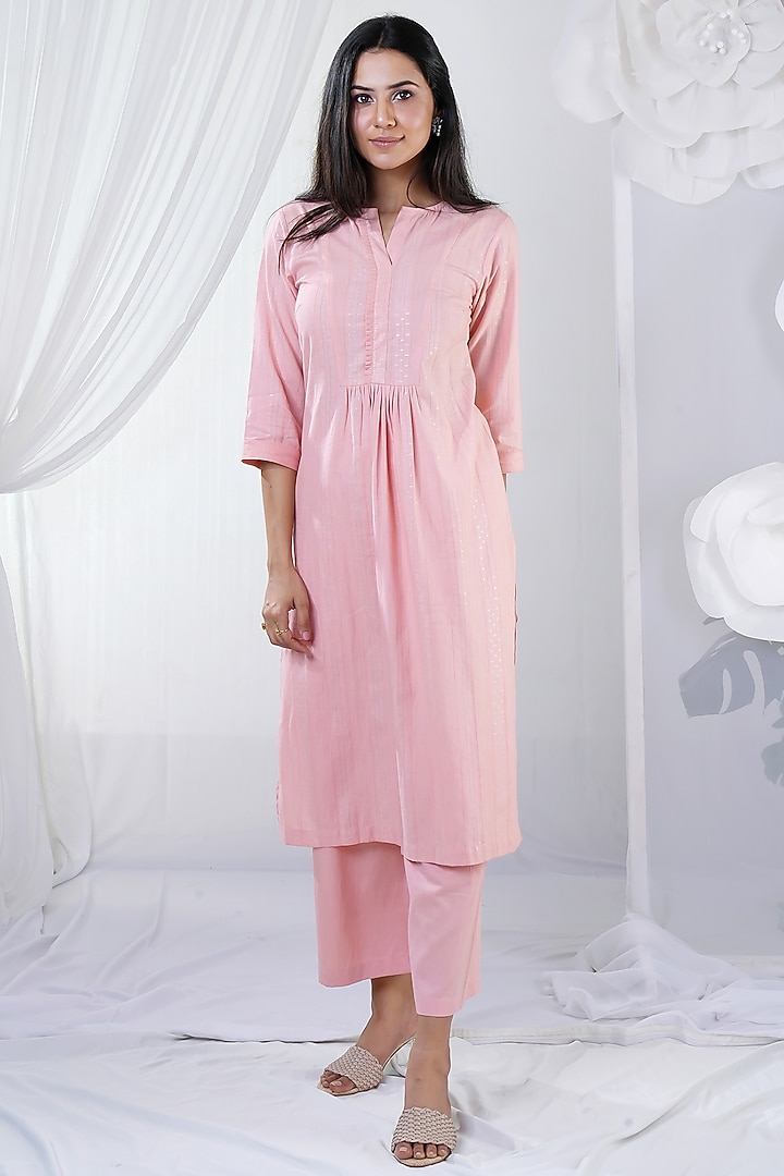 Peach Floral Kurta Set by The House of Ta-Ya at Pernia's Pop Up Shop