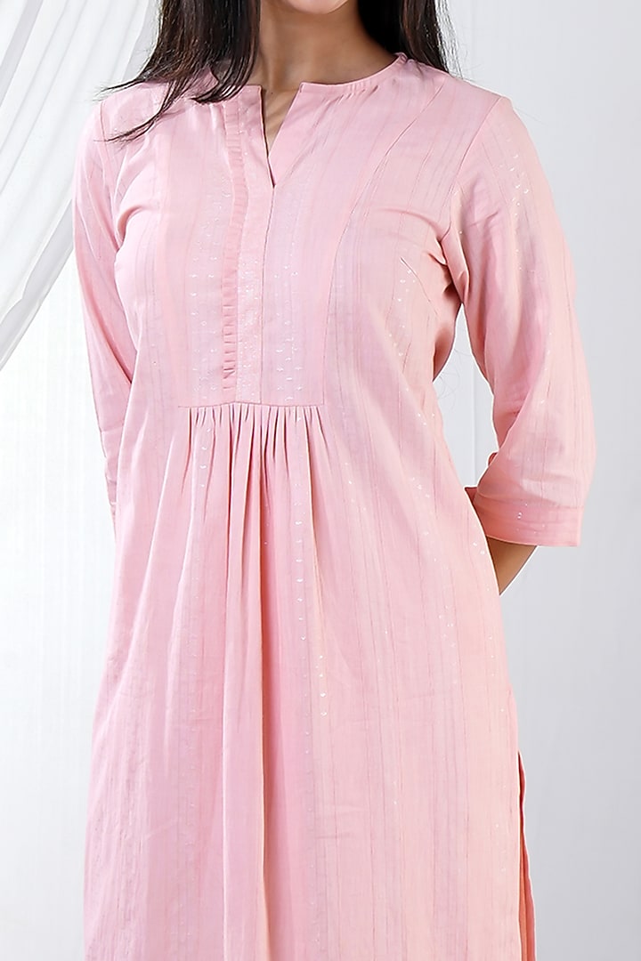 Peach Floral Kurta Set by The House of Ta-Ya at Pernia's Pop Up Shop