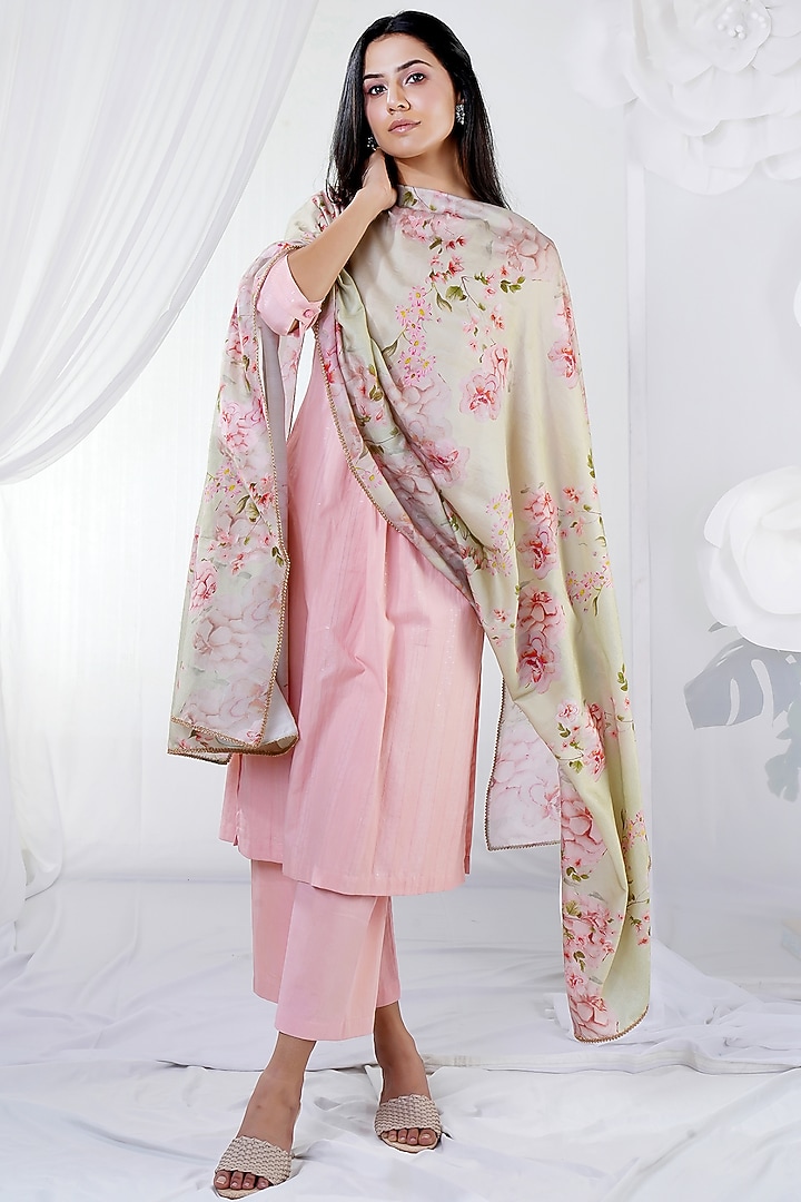 Peach Floral Kurta Set by The House of Ta-Ya at Pernia's Pop Up Shop