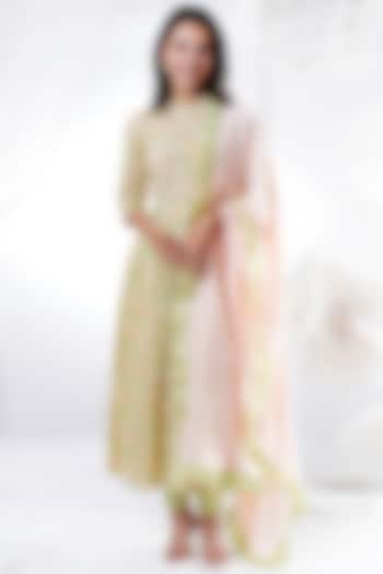 Green & Peach Floral Kurta Set by The House of Ta-Ya at Pernia's Pop Up Shop