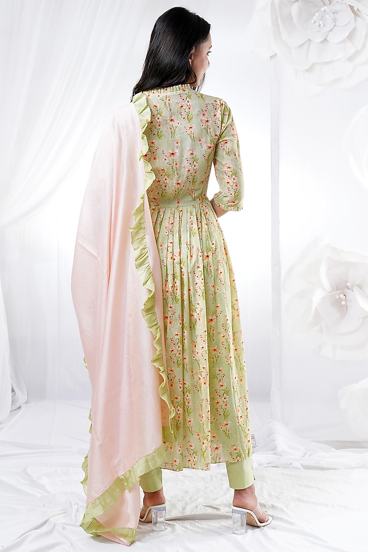 Green & Peach Floral Kurta Set by The House of Ta-Ya at Pernia's Pop Up Shop