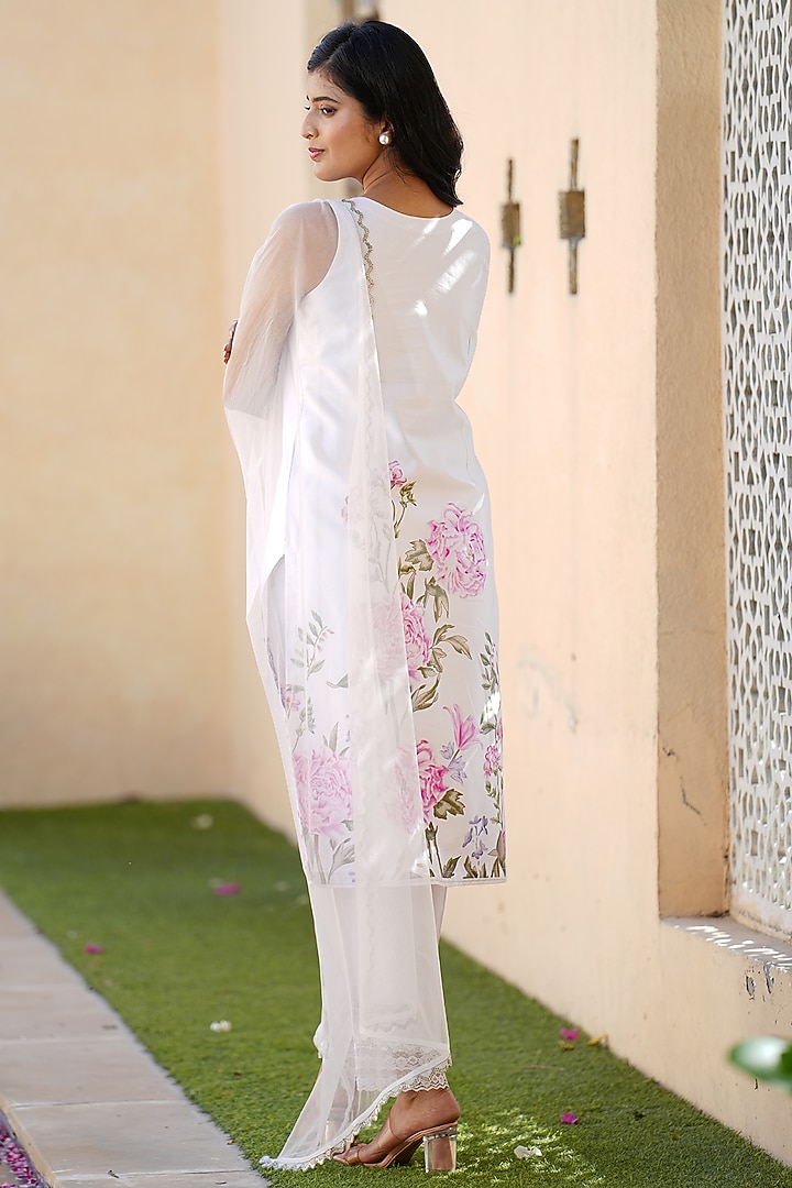 Off White Cotton Satin Floral Kurta Set by The House of Ta-Ya at Pernia's Pop Up Shop