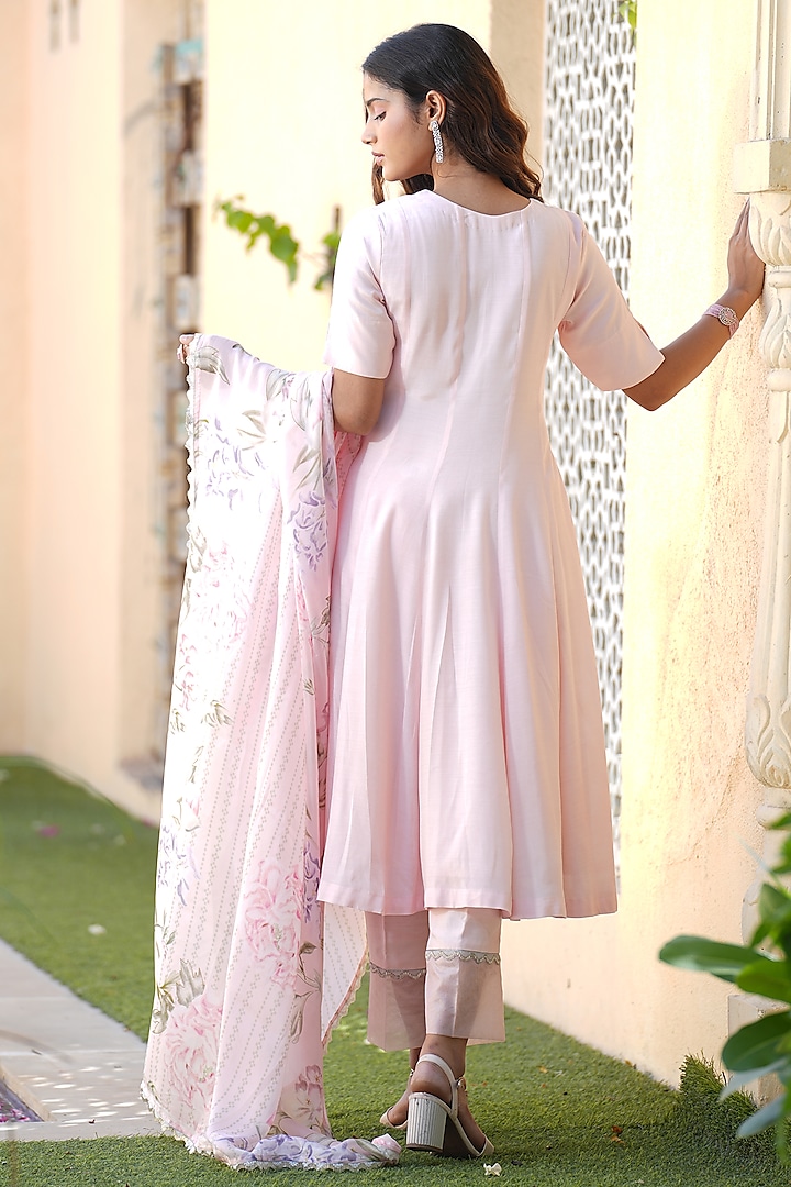 Blush Pink Handloom Chanderi Silk Cutdana & Beads Embroidered Kurta Set by The House of Ta-Ya at Pernia's Pop Up Shop