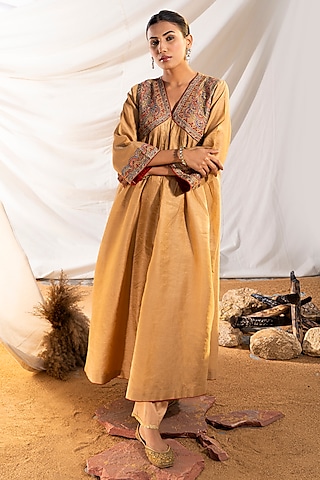 Beige Handloom Cotton Zari Motifs Embroidered Kurta Set by The White Tree Studio