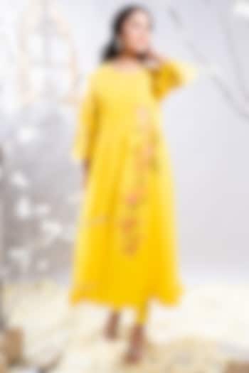 Yellow Chanderi Applique Embroidered Kurta Set by The White Tree Studio