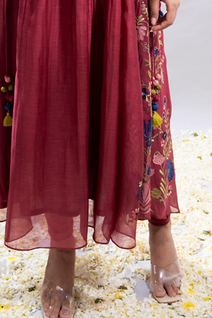 Maroon Chanderi Applique Embroidered Gathered Kurta Set by The White Tree Studio at Pernia's Pop Up Shop