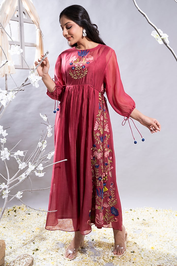 Maroon Chanderi Applique Embroidered Gathered Kurta Set by The White Tree Studio at Pernia's Pop Up Shop