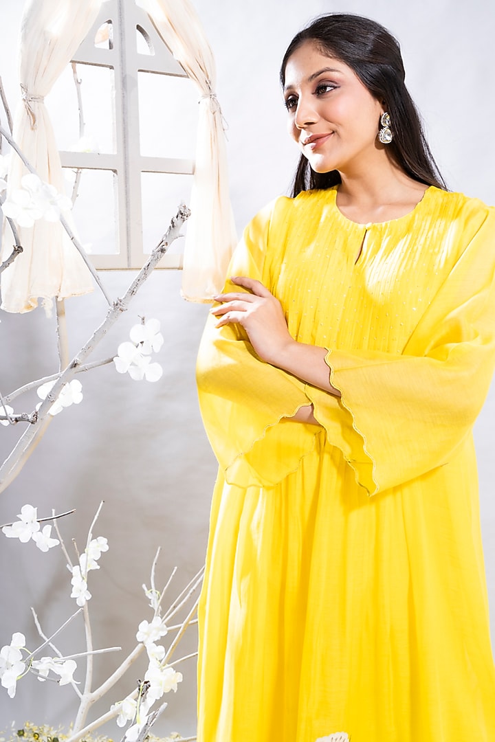 Mango Yellow Chanderi Applique Embroidered Asymmetrical Kurta Set by The White Tree Studio at Pernia's Pop Up Shop