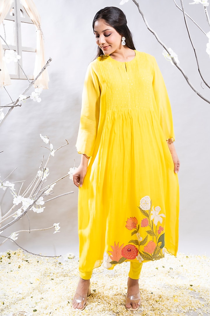 Mango Yellow Chanderi Applique Embroidered Asymmetrical Kurta Set by The White Tree Studio at Pernia's Pop Up Shop