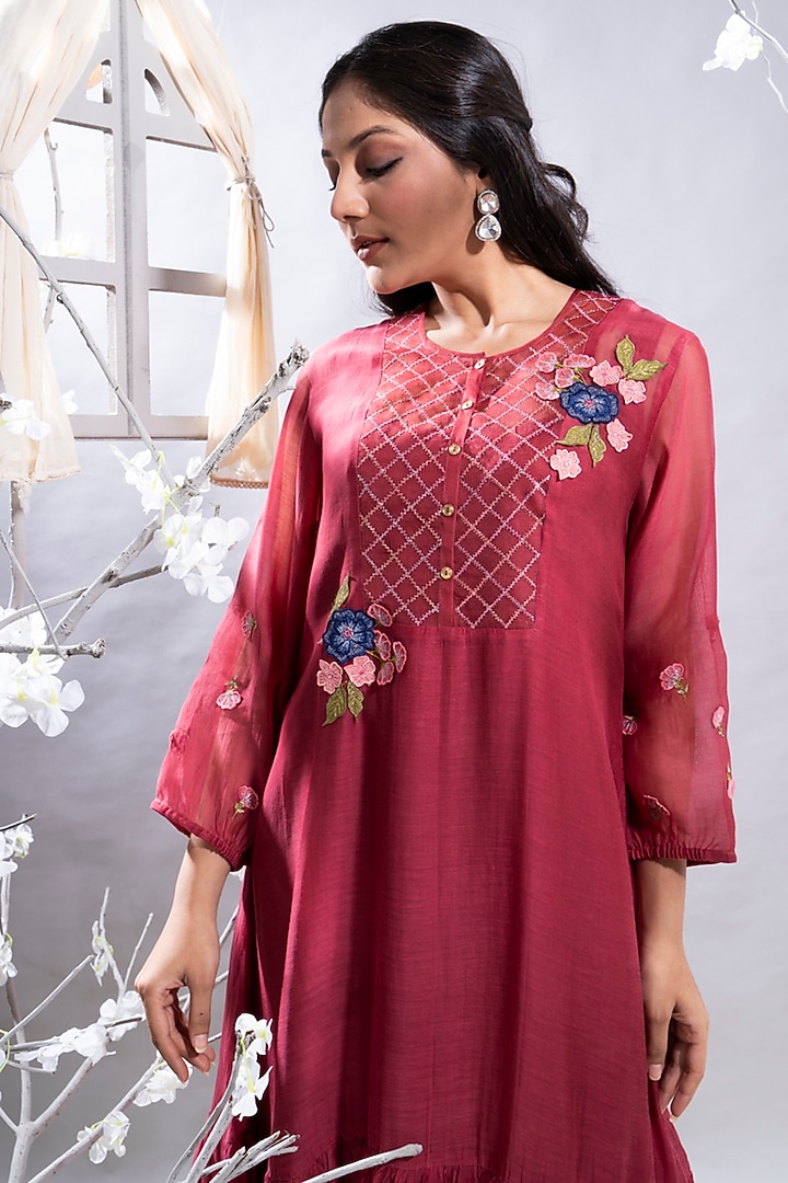 Maroon Chanderi 3D Floral Embroidered Kurta Set by The White Tree Studio at Pernia's Pop Up Shop