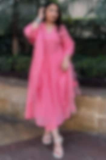 Rose Pink Mul Chanderi Machine Embroidered Kurta Set by Charu Makkar at Pernia's Pop Up Shop