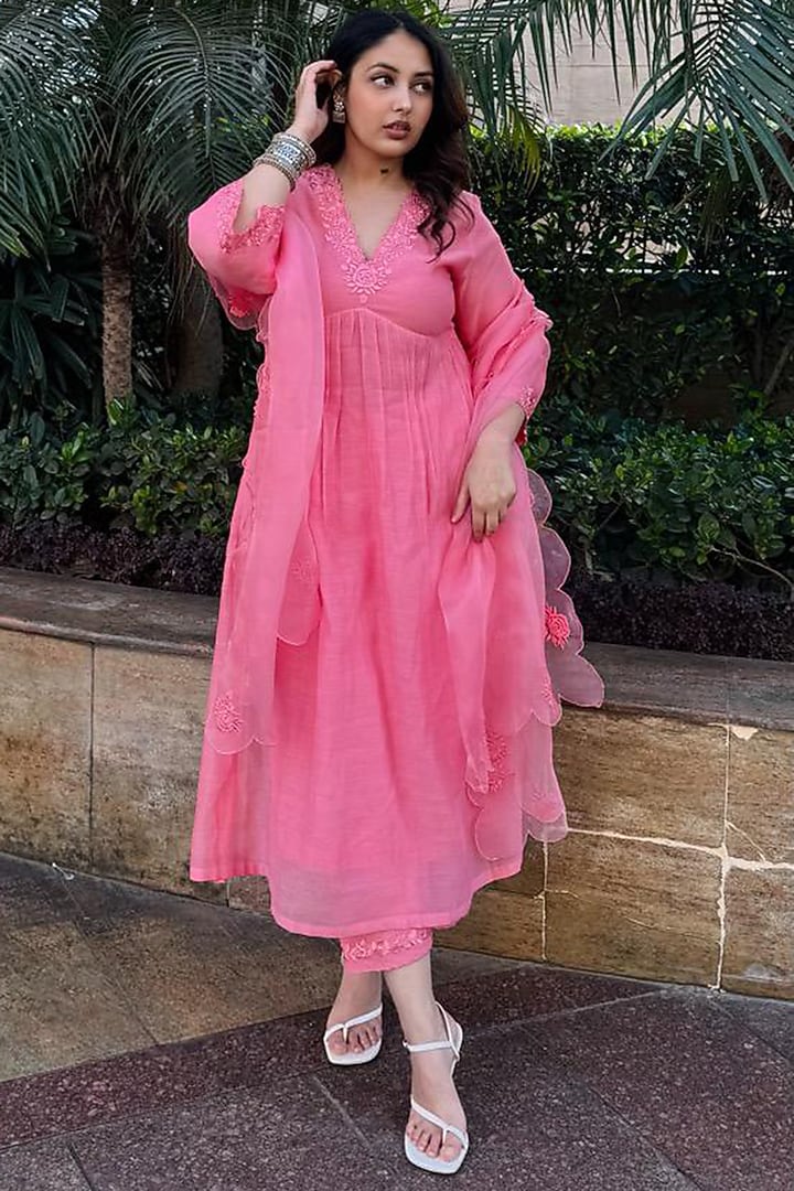 Rose Pink Mul Chanderi Machine Embroidered Kurta Set by Charu Makkar at Pernia's Pop Up Shop