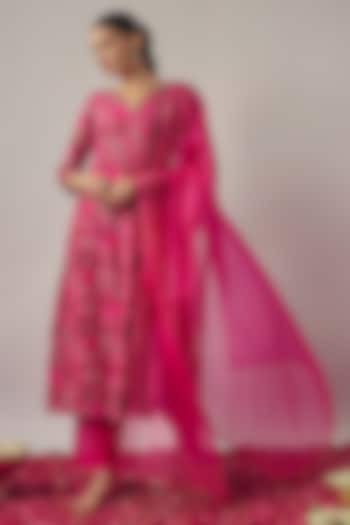 Fuchsia Pink Crepe Embroidered Kurta Set by Krishna Padia at Pernia's Pop Up Shop