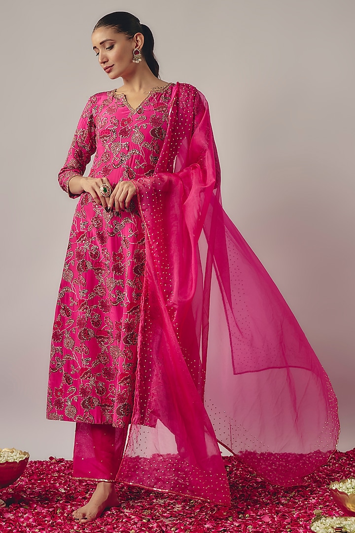 Fuchsia Pink Crepe Embroidered Kurta Set by Krishna Padia at Pernia's Pop Up Shop