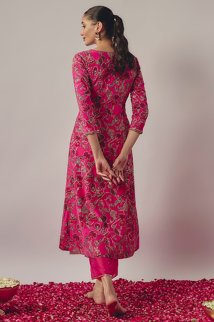 Fuchsia Pink Crepe Embroidered Kurta Set by Krishna Padia at Pernia's Pop Up Shop
