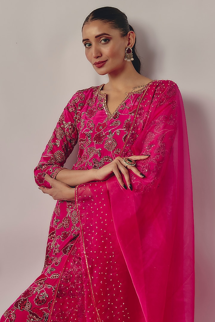 Fuchsia Pink Crepe Embroidered Kurta Set by Krishna Padia at Pernia's Pop Up Shop