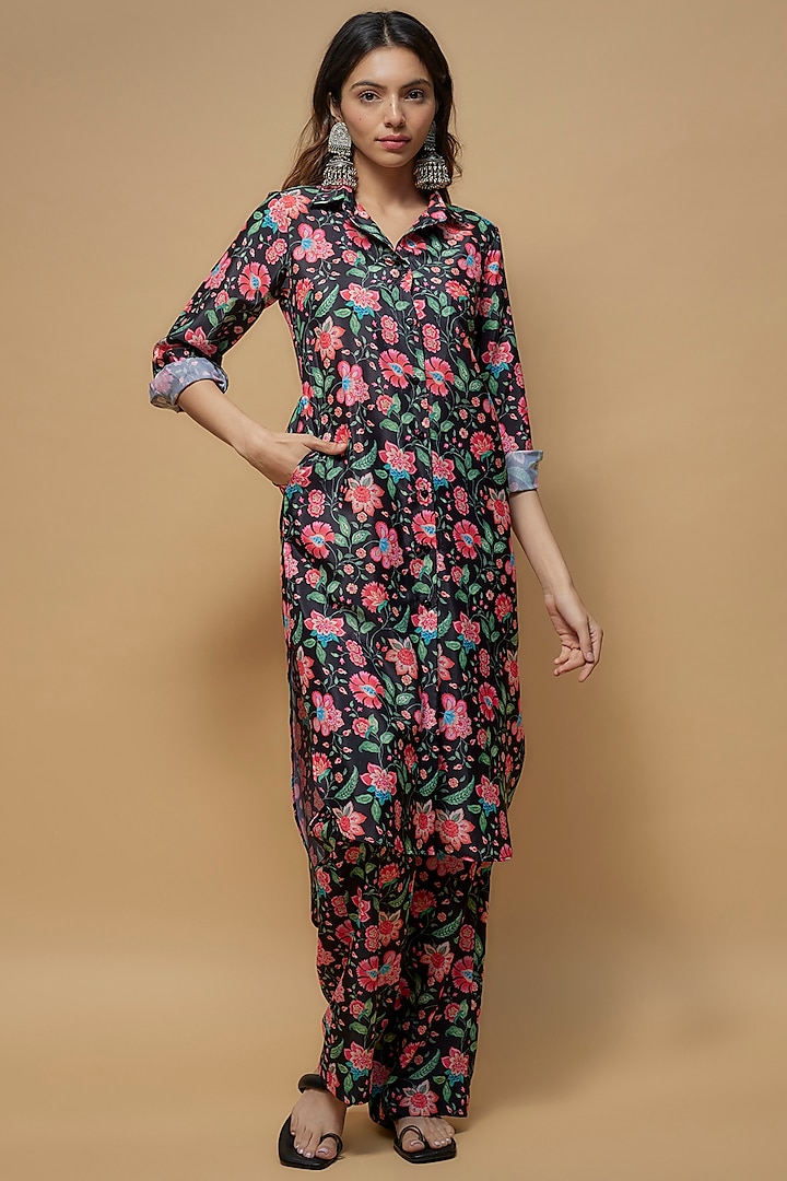 Black French Crepe Printed Kurta Set by Krishna Padia at Pernia's Pop Up Shop