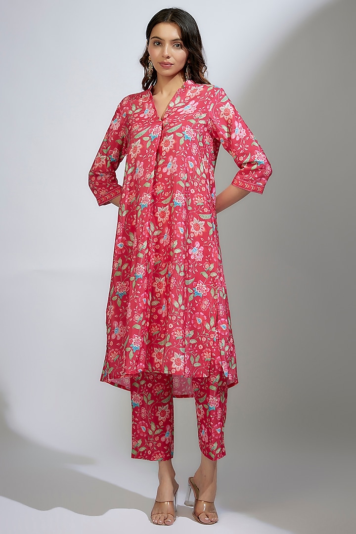 Pink French Crepe Floral Printed Kurta Set by Krishna Padia at Pernia's Pop Up Shop