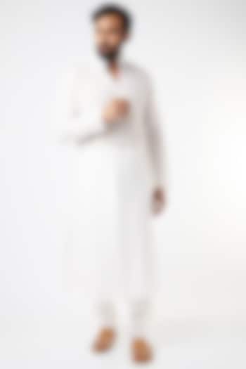 White Gauze Linen Pintuck Kurta by Wendell Rodricks Men at Pernia's Pop Up Shop
