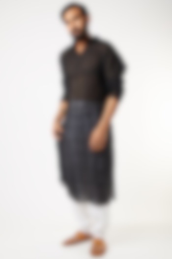 Black Pintuck Long Kurta by Wendell Rodricks Men at Pernia's Pop Up Shop